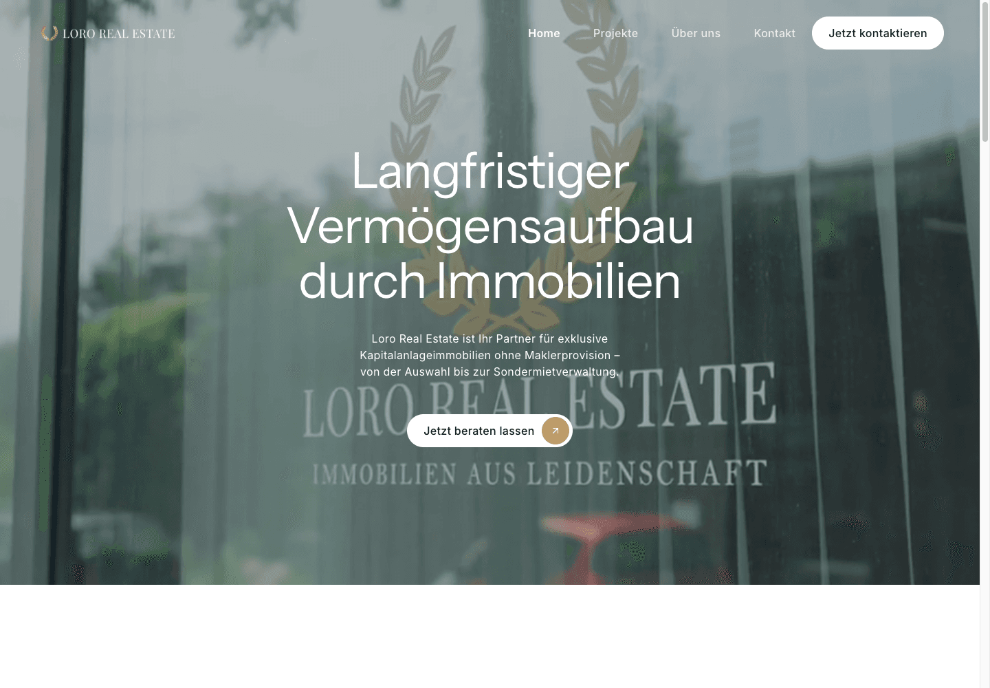 Screenshot der Loro Real Estate Website mit Premium-Hero, Beratung und Immobilienpositionierung